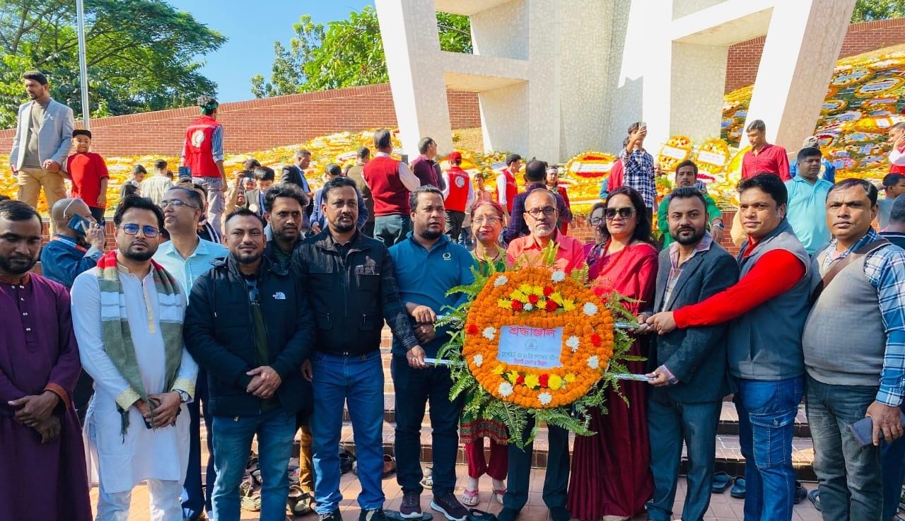 সিলেটের কেন্দ্রীয় শহীদ মিনারে সোসাইটি অব জাতীয় গণমাধ্যম কমিশন'র শ্রদ্ধা নিবেদন