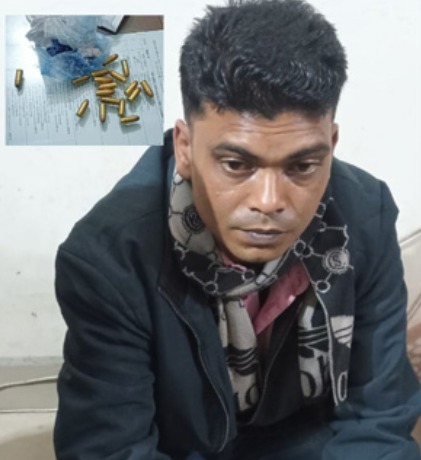 পুঠিয়ায় যাত্রীবাহী বাসে ডিএনসি’র হানা: ২৪ রাউন্ড গুলিসহ যুবক গ্রেপ্তার