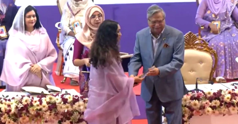 'শ্রেষ্ঠ অদম্য নারী’ সম্মাননা পেলেন খালেদা জিয়া, গ্রহণ করলেন জাইমা রহমান