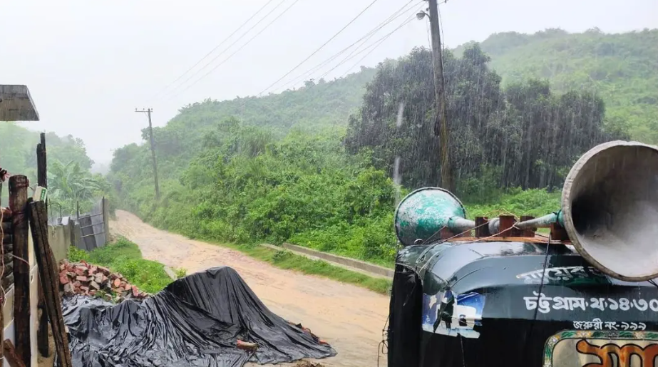চট্টগ্রামে পাহাড়ধসের মহা-শঙ্কা: মৃত্যুর মিছিলে যুক্ত আরও ২, ঝুঁকিতে নগরের ২৬ পাহাড়ের হাজারো পরিবার